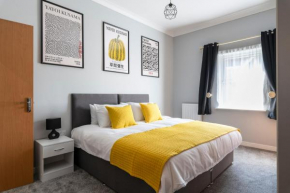 Stunning 2BR, 2BA, Apartment - Super King Size Beds - Free Parking - 6 mins to LGW Airport